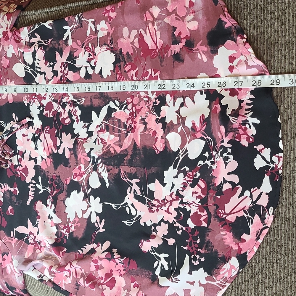 Quintessential Split Sleeve Blouse - Picture 12 of 14